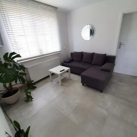 Przy Zamku Gospodarstwo agroturystyczne *